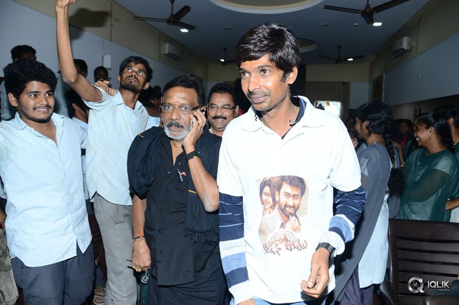London-Babulu-Movie-Team-at-AVN-college-Vizag